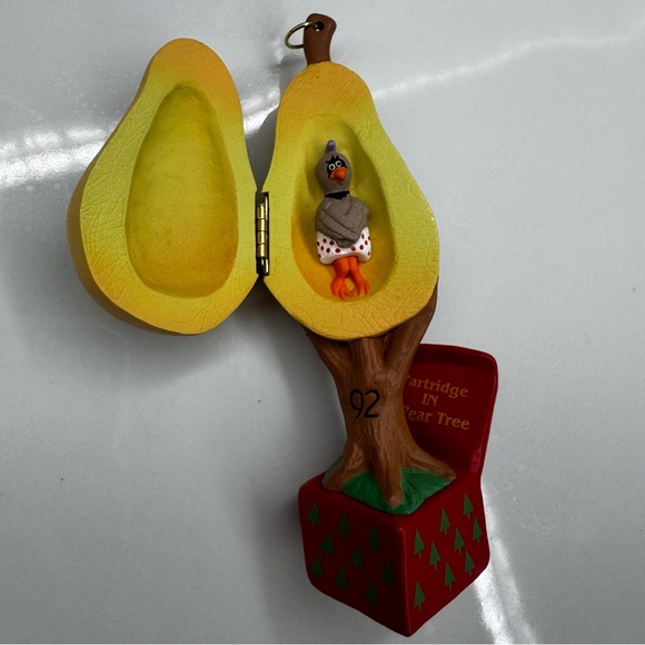 Hallmark Keepsake Ornament 1992 Partridge IN a Pear Tree vintage - Picture 2 of 10